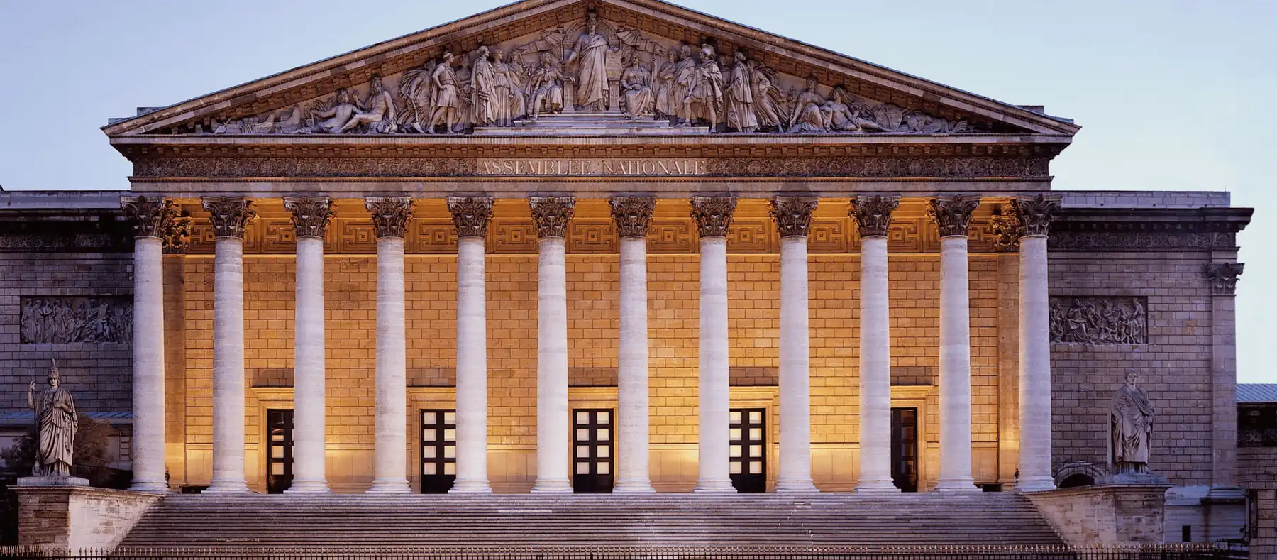 Devanture du bâtiment de l'Assemblée Nationale à Paris