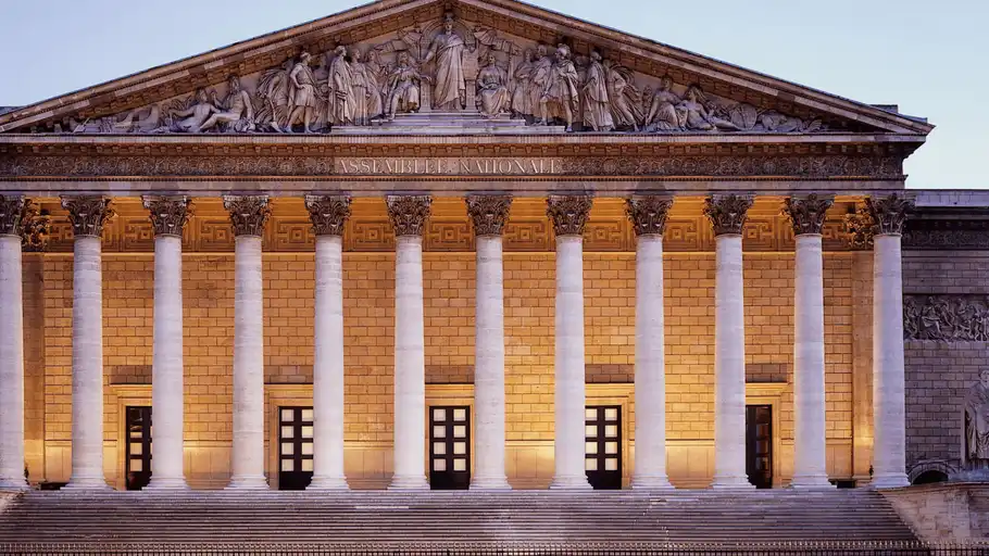 Devanture du bâtiment de l'Assemblée Nationale à Paris